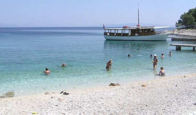 Drei Inseln - tägliche Tour von Trogir - Fischpicknick